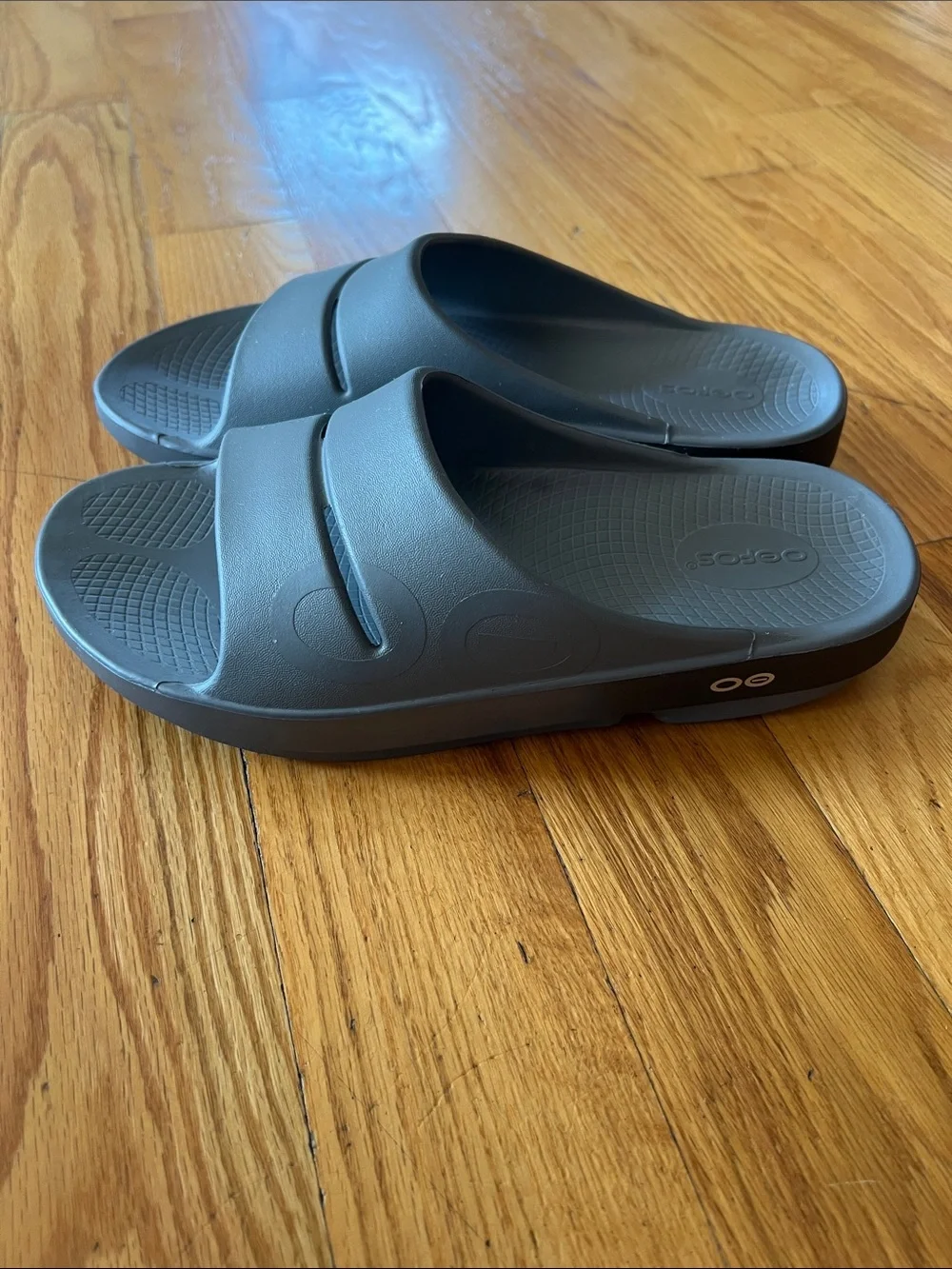 Men OOFOS Slides Gray Size Men’s 9, Women’s 11 OOahh Recovery Sandals